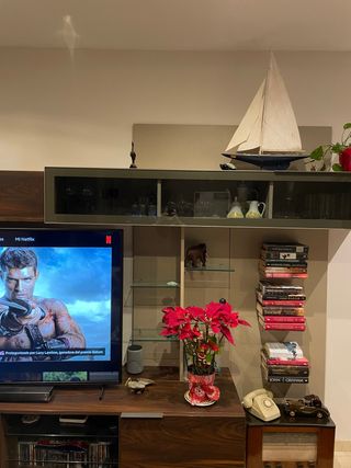 Mueble de salón madera y cristal