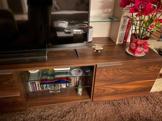 Mueble de salón madera y cristal