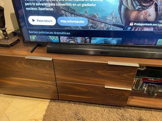 Mueble de salón madera y cristal