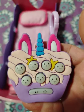 Muñeca con cuna y accesorio unicornio