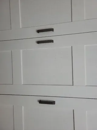 Armario blanco de madera