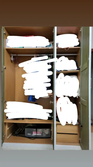 Armario blanco de madera