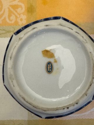 Jarrón de cerámica decorado. Hecho en japon.