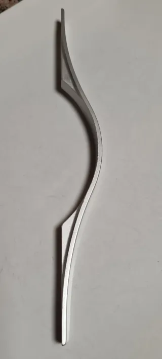 Tirador de mueble plateado