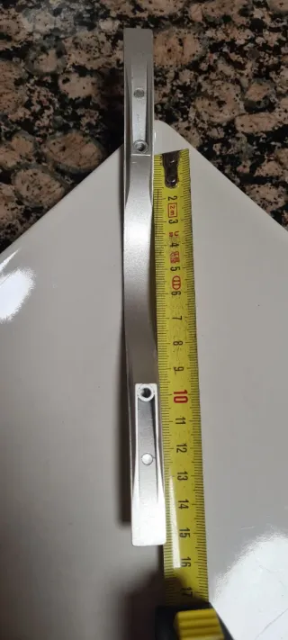 Tirador de mueble plateado