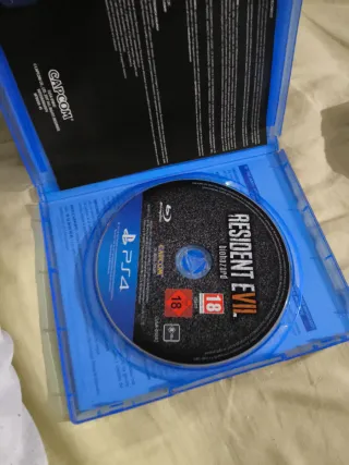 Resident Evil 7 Biohazard PS4 y Rainbow six siege.