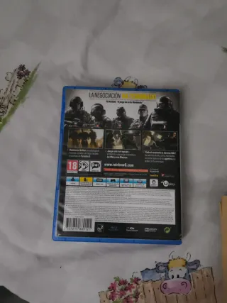 Resident Evil 7 Biohazard PS4 y Rainbow six siege.