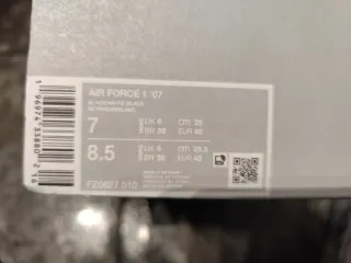 Nike Air Force 1 '07 Negras y Blancas