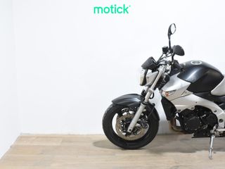 SUZUKI GSR 600
