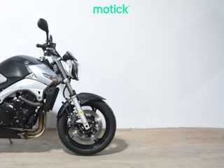 SUZUKI GSR 600
