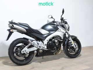 SUZUKI GSR 600