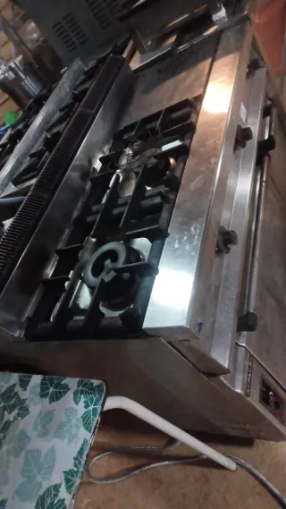 Cocina industrial 3 fuegos + horno