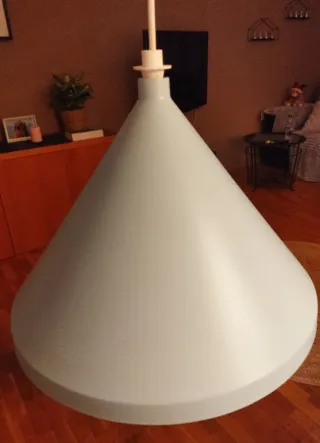 Lámpara de techo cónica Modelo Navlinge de Ikea