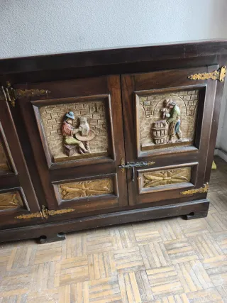 Taquillón antiguo madera tallada