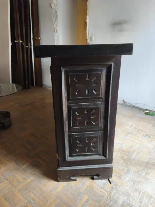 Taquillón antiguo madera tallada