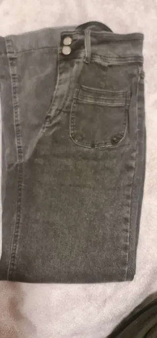 Pantalón vaquero gris oscuro