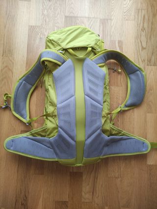 Mochila Salomon Out Night 30+5 Amarillo flúor