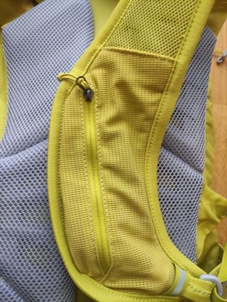 Mochila Salomon Out Night 30+5 Amarillo flúor