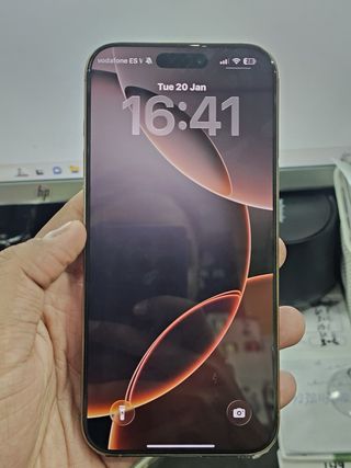 iPhone 16 Pro Max Dorado/Plateado Casi Nuevo