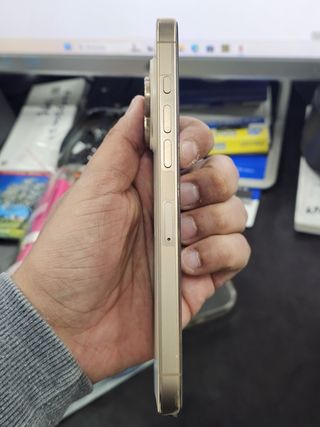 iPhone 16 Pro Max Dorado/Plateado Casi Nuevo