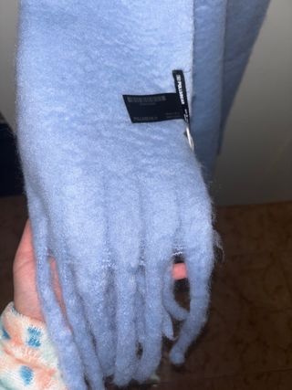 Bufanda Pull&Bear azul gruesa sin usar