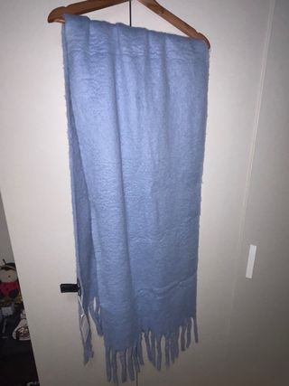 Bufanda Pull&Bear azul gruesa sin usar
