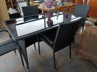 Mesa y 4 Sillas Ratan Negro