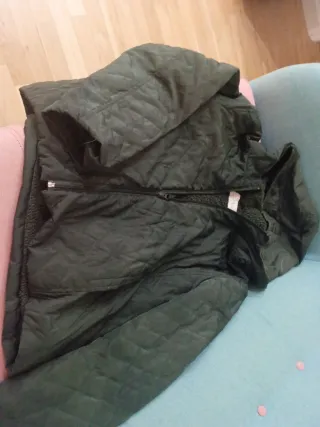 Cazadora verde con capucha