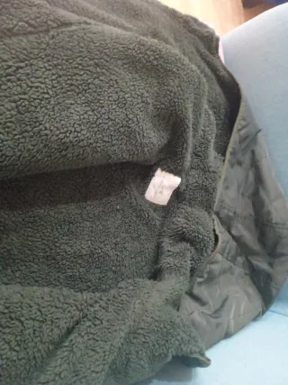 Cazadora verde con capucha