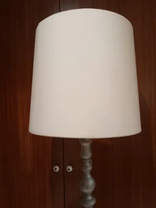 Lámpara de pie plata fuerte