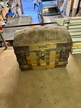 Arcón antiguo de finales del siglo XIII