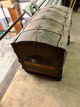 Arcón antiguo de finales del siglo XIII