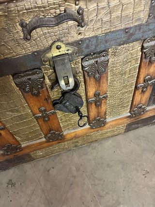 Arcón antiguo de finales del siglo XIII