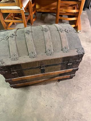 Arcón antiguo de finales del siglo XIII