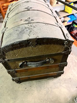 Arcón antiguo de finales del siglo XIII