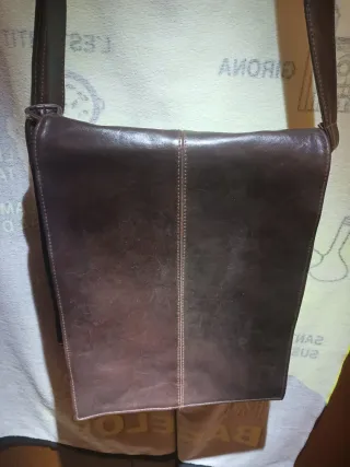 Bolso piel marrón oscuro hombre