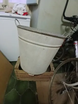 Barreño antiguo zinc con grifo