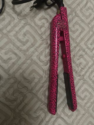 Planchas de pelo rosa con estampado animal
