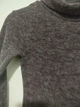 Vestido de punto con falda de cuadros para niña