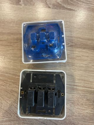 Extractor de baño nuevo+2 enchufes+2clavijas.