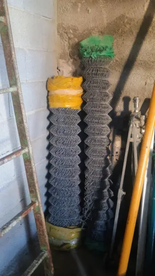 Malla metálica enrollada