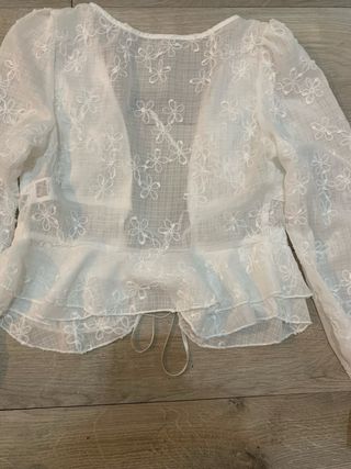 Blusa blanca manga larga bordada