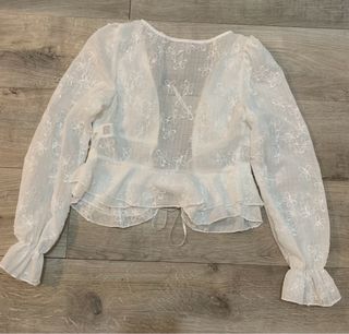 Blusa blanca manga larga bordada