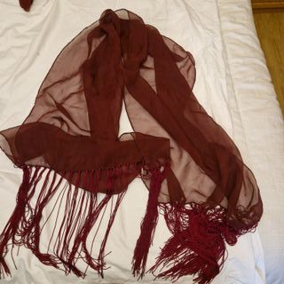 Chal elegante con flecos