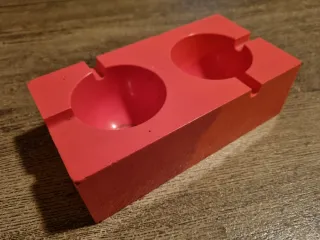 Posacenere design Olivetti rosso