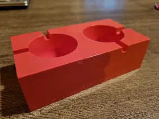 Posacenere design Olivetti rosso