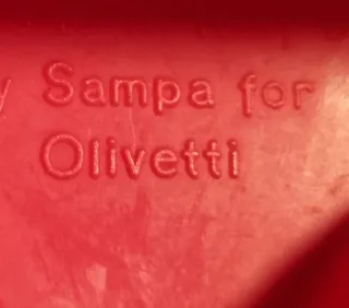 Posacenere design Olivetti rosso