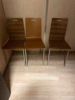 Sillas de madera y metal