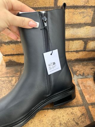 Botas negras de mujer