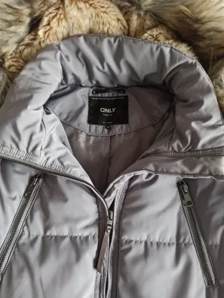 Chaqueta plumífero ONLY gris